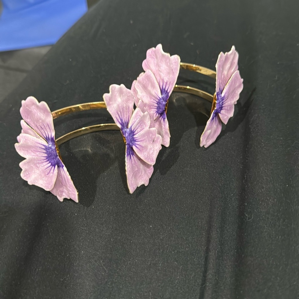 Flower cuffs